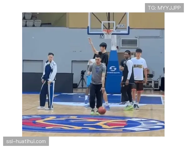 上海玄鸟95-68轻取焦作文旅 道格拉斯全面表现引领团队篮球